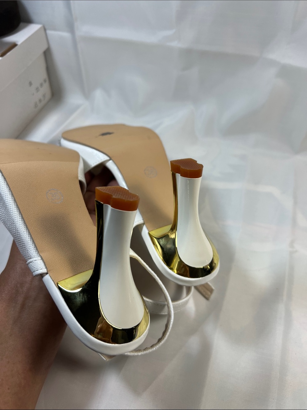 Elegant White Slingback Heels with Gold Accent - Picture 4 of 7